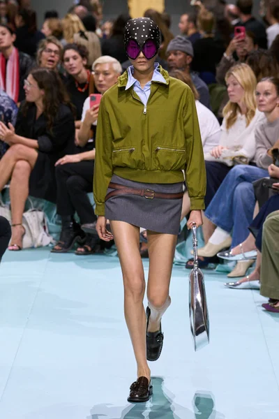 Look 28